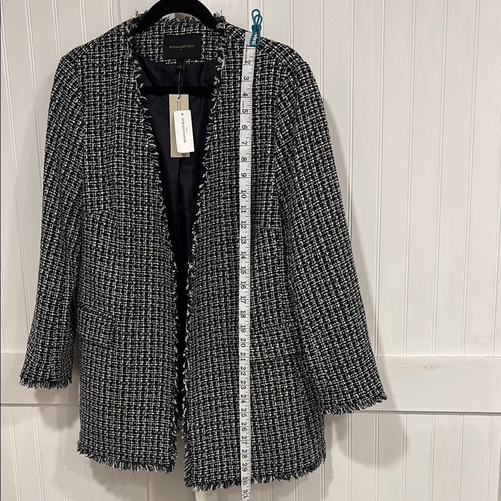 Banana republic Black & White Tweed coat with distressed accents. size L. - Picture 3 of 9